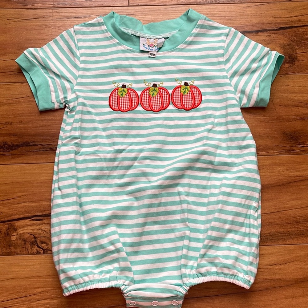 Busy Bee Smocks size 18M. Boys bubble with button bottom. Mint green/white